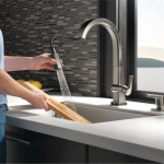 Delta  Pivotal Touch2O Black Stainless Single Handle Pull-down Touch Kitchen Faucet with Sprayer Function